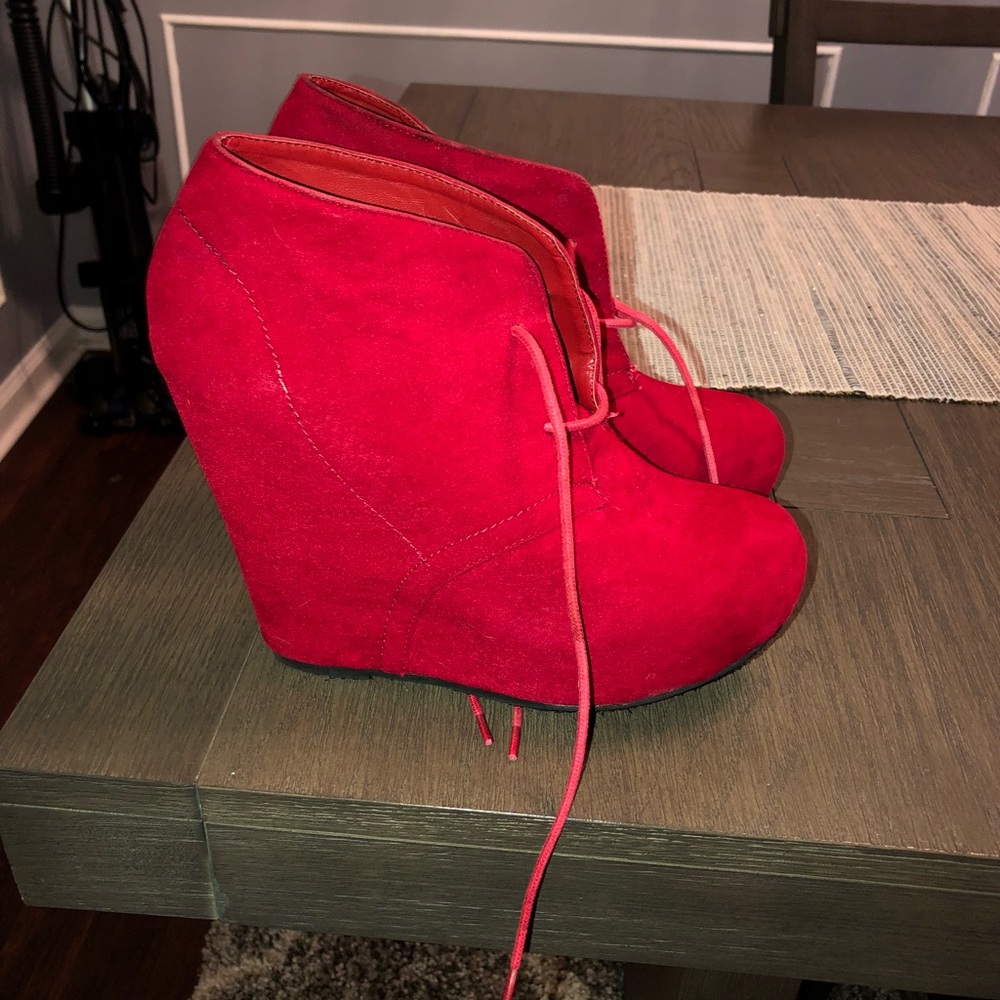 Red pumps